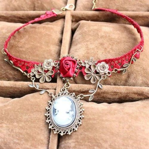Red Rose Crochet Cameo Pendant Choker Bib Necklace - Picture 3 of 8
